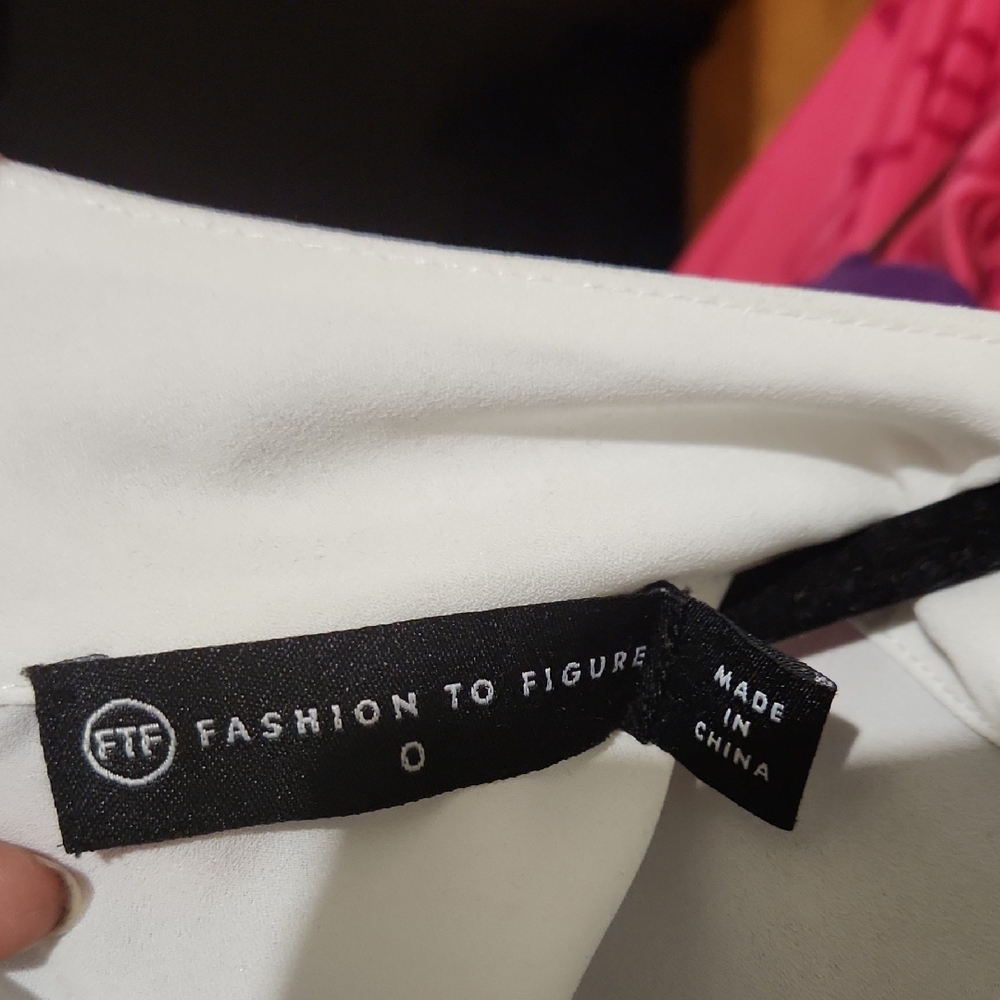 Elegant White Asymmetrical Blouse - Picture 2 of 4